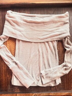 Off-Shoulder Rib Knit Sweater Top in Light Gray
